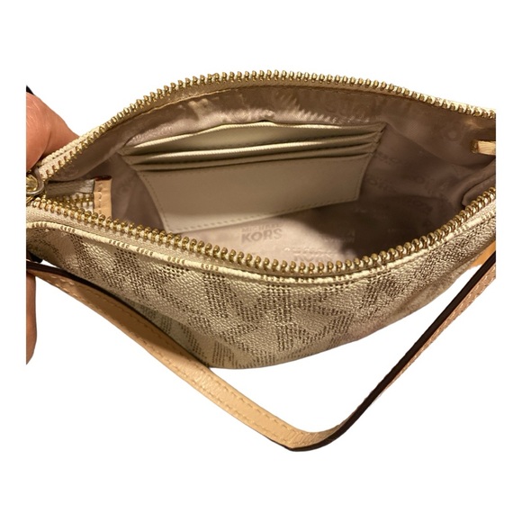 Michael Kors large logo wristlet - Picture 4 of 4